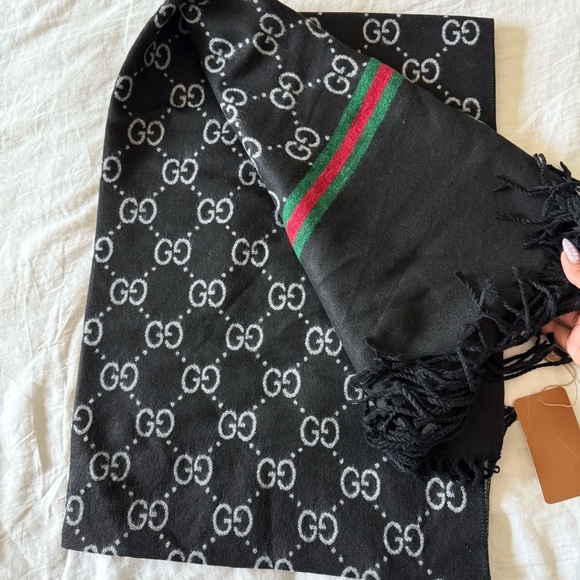 Gucci Black and Gray Scarf - Picture 1 of 3